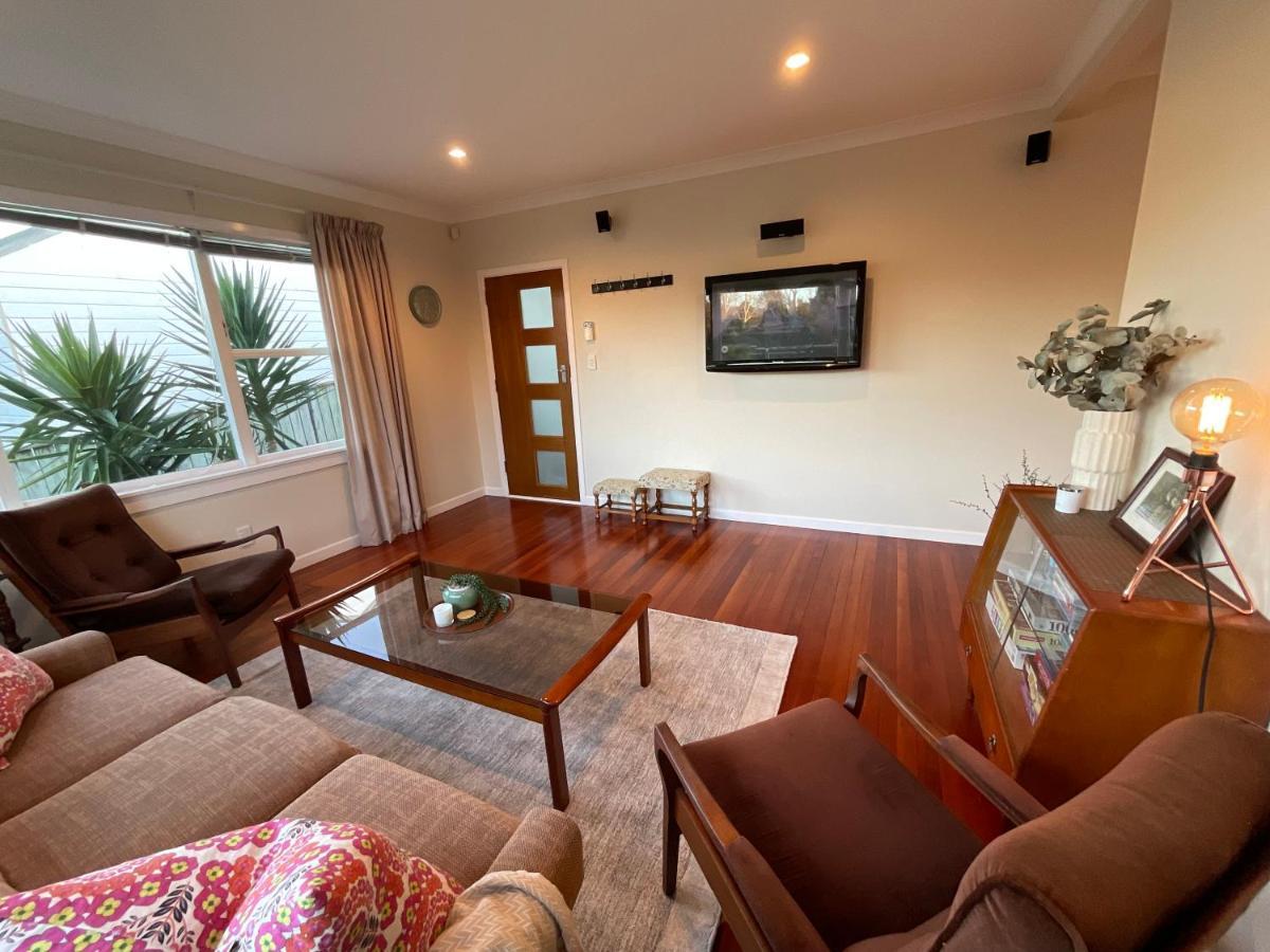 Refined, Retro & Relaxing Villa ปาราปาราออมู ภายนอก รูปภาพ